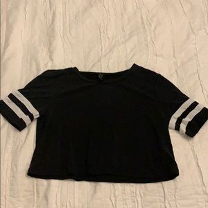 ✨ F21 Black crop top ✨